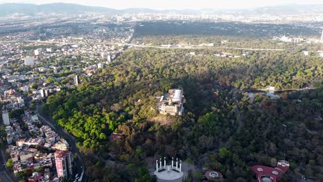 Aerial-shot-showing-the-urban-park-of-Mexico-City-called-Chapultepec-Forest