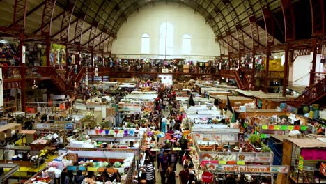 Lapso-De-Tiempo-En-Uno-De-Los-Mercados-Más-Emblemáticos-De-La-Ciudad-De-Guanajuato,-El-Mercado-Hidalgo