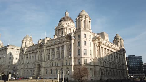 Puerto-De-Liverpool-Edificio-Cerca-Del-Paseo-Marítimo-De-Liverpool,-Reino-Unido