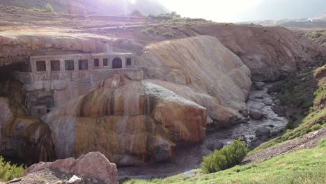 Puente-Del-Inca-Or-Inca-Bridge-Tourist-Attraction-In-Cordillera-De-Los-Andes,-Argentina