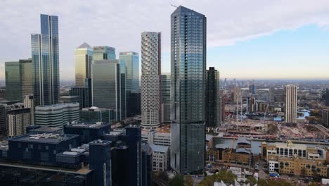 Establishing-Aerial-View-of-Downtown-Business-District-of-London,-Aerial