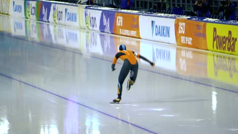 Slow-motion-shot-of-the-start-of-a-Speed-ice-skating-race-in-Rotterdam,-The-Netherlands