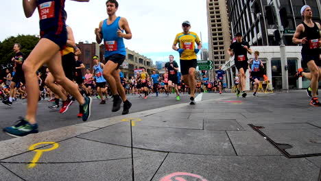 Hiperlapso-De-Inicio-De-Todos-Los-Corredores-Rojos-Preclasificados-Que-Avanzan-Por-William-Street-City2surf-2019-Presentado-Por-Westpac