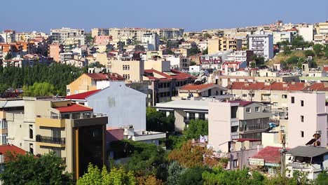 Kusadasi-In-Der-Türkei-Und-Die-Wohnhochhäuser-Der-Stadt