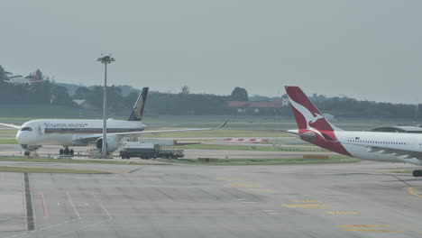 Qantas-Boeing-777-landed-and-docking