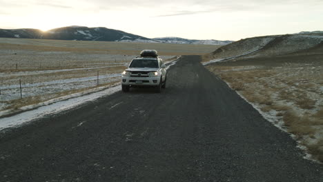 Viaje-Por-Carretera-A-Campo-Traviesa-En-El-Condado-De-Livingston-Montana-Park-En-Invierno