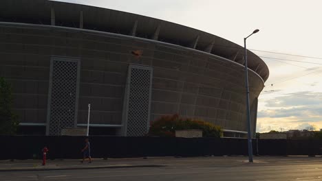 Puskas-Ferenc-Fußballstadion-Im-Sonnenuntergang,-Budapest