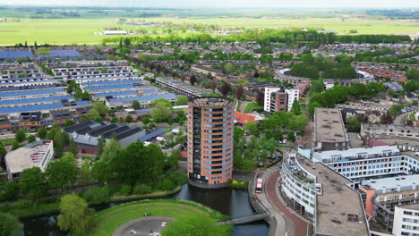 Luftbildvideo-Eines-Wohngebiets-Von-Amersfoort-Nieuwland,-Niederlande