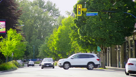 Tagesverkehr-In-Der-Stadt-Port-Coquitlam,-BC