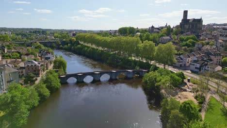 Limoges-Am-Flussufer-Mit-Brücken-Und-Stadtbild,-Frankreich