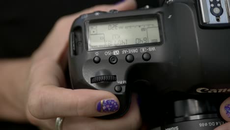 Changing-the-settings-on-a-DSLR-camera