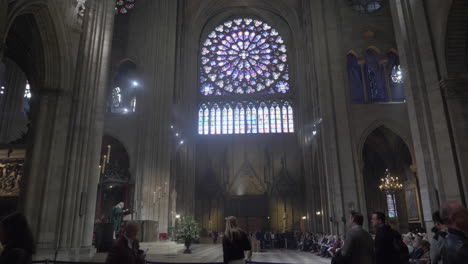 Dentro-De-Notre-Dame---París-4k