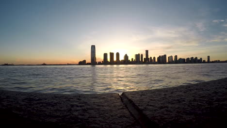 Timelapse:-New-York-Skyline-against-a-setting-sun
