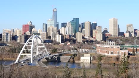 Stadt-Edmonton-Mit-Blick-Auf-Die-Quesnell-Bridge-An-Einem-Nachmittag-Wetter