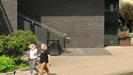 Walking-beside-the-Regents-Canal-with-a-friend,-London,-United-Kingdom