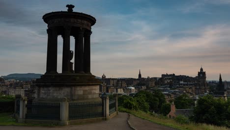 Zeitraffer-Blick-Auf-Edinburgh-Vom-Calton-Hill-Bei-Sonnenuntergang