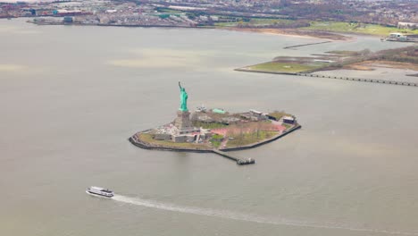New-York-City-Freiheitsstatue-Hubschrauber