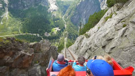 El-Gelmerbahn-Como-Pasajero-Del-Ferrocarril-Kabiene-En-El-Municipio-De-Guttannen-En-El-Haslital-Bernés-En-Suiza