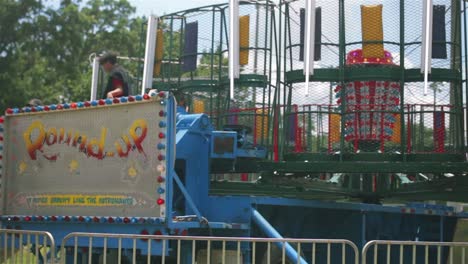 Closeup-of-a-carnival-ride-during-the-daytime