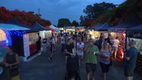 Los-Mercados-Nocturnos-En-Carrara,-Gold-Coast,-Queensland,-Australia