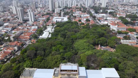 The-Ipiranga-museum-seen-from-above-during-its-restoration-and-revealing-the-city-of-São-Paulo,-Brazil