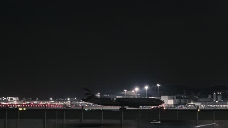 4k-Zeitraffer-Eines-Flughafens-Bei-Nacht