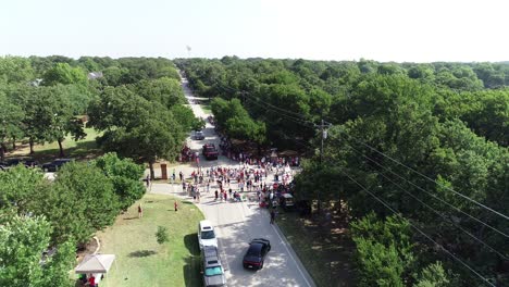 Vista-Aérea-Del-Desfile-Del-4-De-Julio-En-Double-Oak,-Texas