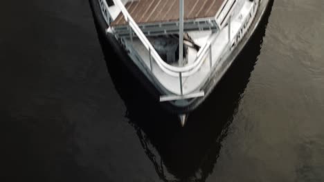 Barco-Turístico-Flotante.-Vista-Desde-Arriba.