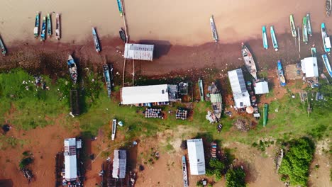 Fishing-village-on-the-edge-of-the-Tonle-Sap