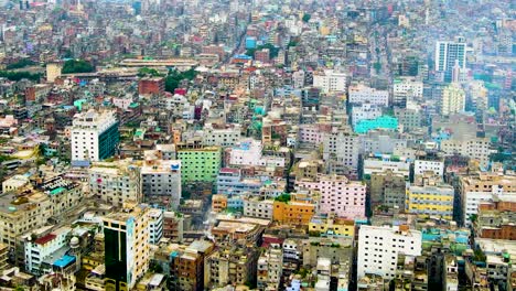 Densos-Edificios-Residenciales-Y-Financieros-En-La-Ciudad-De-Dhaka,-Bangladesh---Drone-Aéreo-Estableciendo-Toma