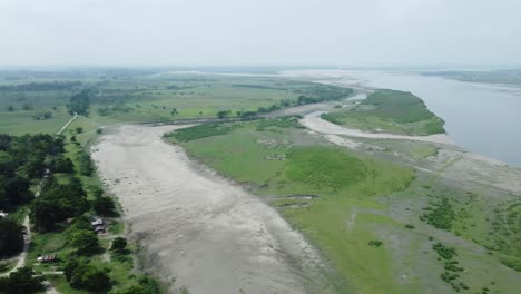 Toma-De-Vista-De-Drone-De-La-Isla-Fluvial-Más-Grande-De-Asia,-La-Isla-Majuli