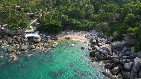 Increíblemente-Hermoso-Paisaje-Aéreo-De-Playa-En-La-Isla-De-Koh-Tao,-Tailandia