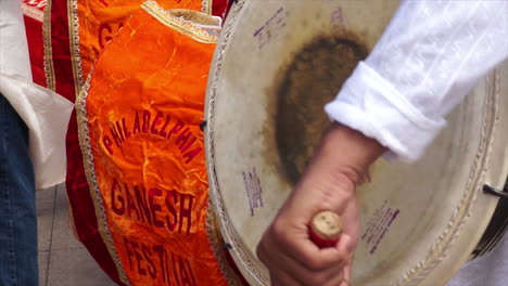 Beim-Ganesh-Festival-2014-In-Philadelphia-Werden-Rituelle-Trommeln-Geschlagen