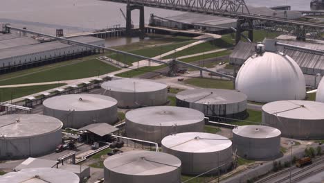 Drone-view-of-Refinery-plants-in-Baton-Rouge,-Louisiana-by-the-Mississippi-River