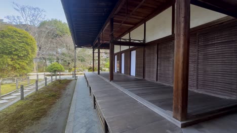 Shaded-porch-of-at-Tenjuan-Buddhist-Temple,-Kyoto-Japan