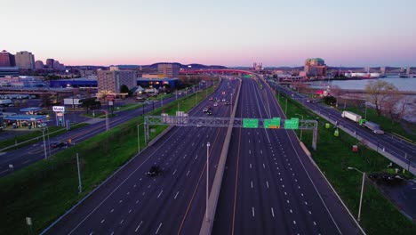 Sunset-commute-in-New-Haven-Connecticut-above-interstate-95