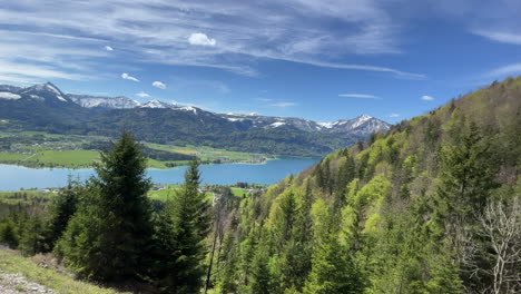 Epic-view-on-Lake-Wolfgangsee-in-austrian-alps-in-sunny-natural-scenery