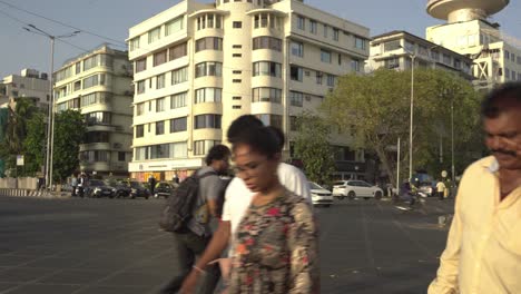 Netaji-Subhash-Chandra-Bose-road-traffic-along-the-Marine-Drive,-pedestrians-crossing-the-street