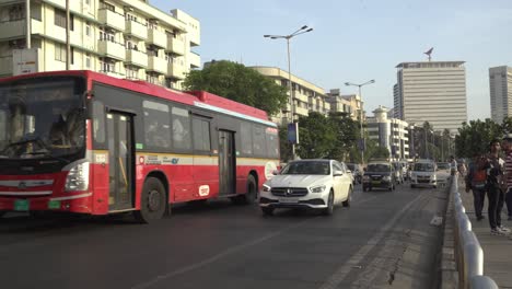 Marine-Drive-Road-traffic,-Green-energy-electric-vehicles-on-the-street