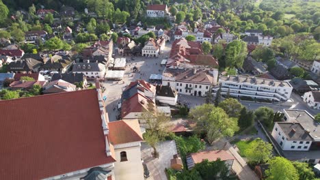 Blick-Von-Der-Drohne-Am-Morgen-Auf-Kazimierz-Dolny
