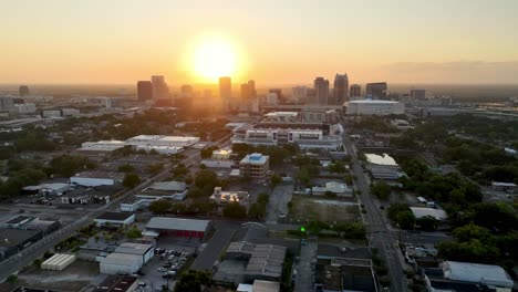 Empuje-Aéreo-Hacia-Orlando,-Florida-Al-Amanecer.