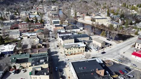 Paso-Elevado-Aéreo-De-4k-En-El-Centro-De-Cedarburg