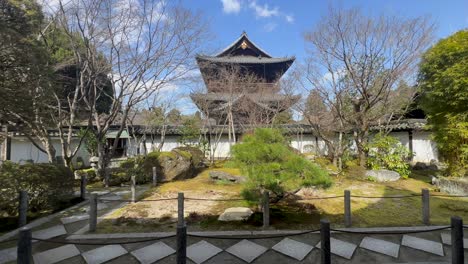 Garden-pathway-at-the-Tenjuan-Buddhist-Temple,-Kyoto