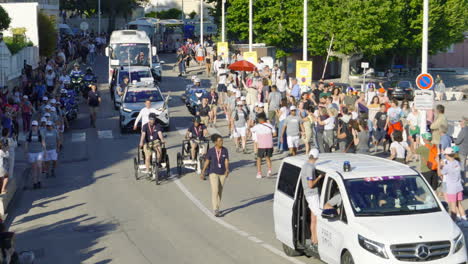 Desfile-Del-Relevo-De-La-Antorcha-Olímpica-En-Toulon,-Capital-Del-Departamento-De-Var