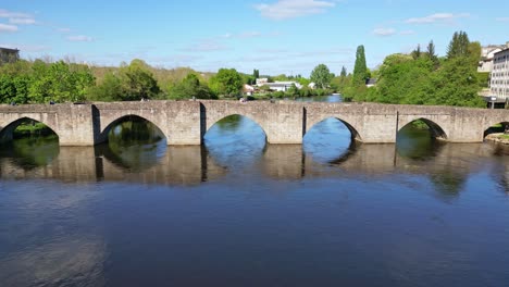 Saint-Etienne-old-bridge-on-Vienne-river,-Limoges-in-France