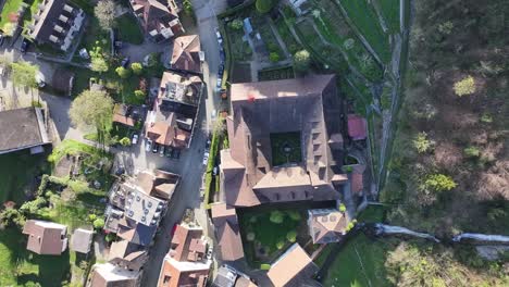 Drone-down-view-of-the-houses-in-Walensee-Wessen-Schweiz