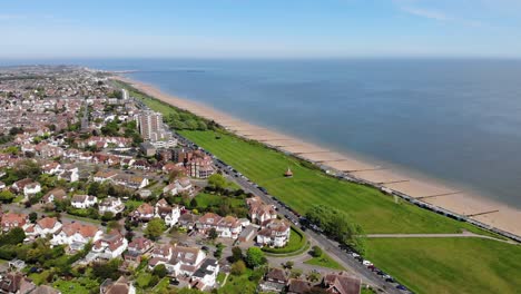 Foto-Fija-De-Un-Dron-Que-Muestra-A-Frinton-En-La-Playa-Del-Mar-En-Essex,-Reino-Unido