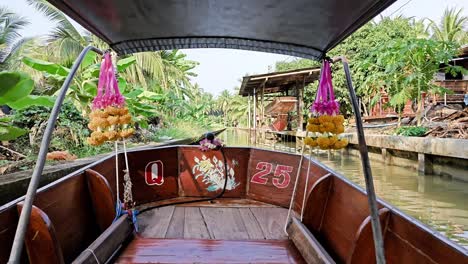 Damnoen-Saduak-floating-market-bangkok