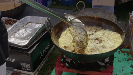 Deep-fried-Pakora-stirred-in-huge-cooking-caldron-at-Nagar-Kirtan-fest