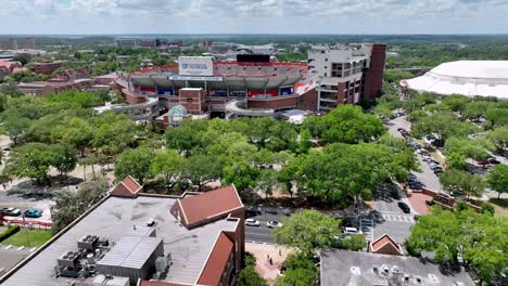 Retirada-Aérea-Del-Estadio-De-Fútbol-&quot;The-Swamp&quot;-En-El-Campus-De-La-Universidad-De-Florida.